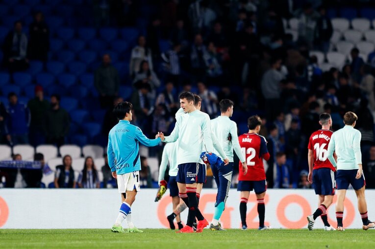 「TAKE 14」ユニ少年の期待に応えて…前髪イメチェン久保建英のW杯後ソシエダ初戦「ゴールへの気迫＋守備」を撮った〈写真多数〉(52)