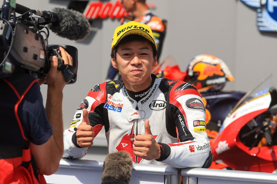 「大治郎さんの言葉の意味がわかってきた」Moto2で初表彰台2位を獲得した小椋藍の、加藤大治郎を彷彿させる才能とは<Number Web> photograph by Satoshi Endo