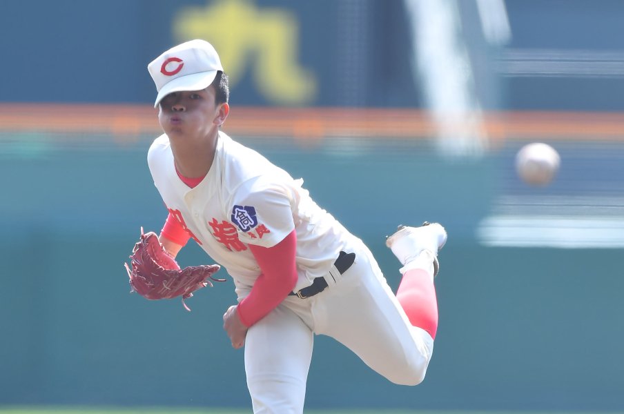 大阪桐蔭はやっぱり技巧派サウスポーが苦手?「137キロ」が速く見える智弁学園・西村王雅の巧みな投球術<Number Web> photograph by Sankei Shimbun