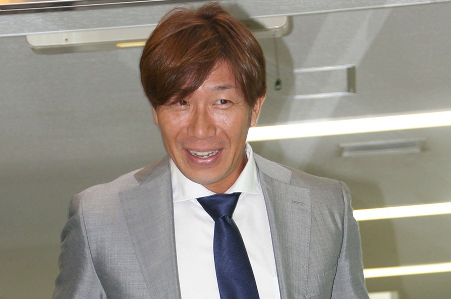 「王監督が考え方を変えてくれた」多村仁志、ケガと戦いきった22年間。<Number Web> photograph by NIKKAN SPORTS