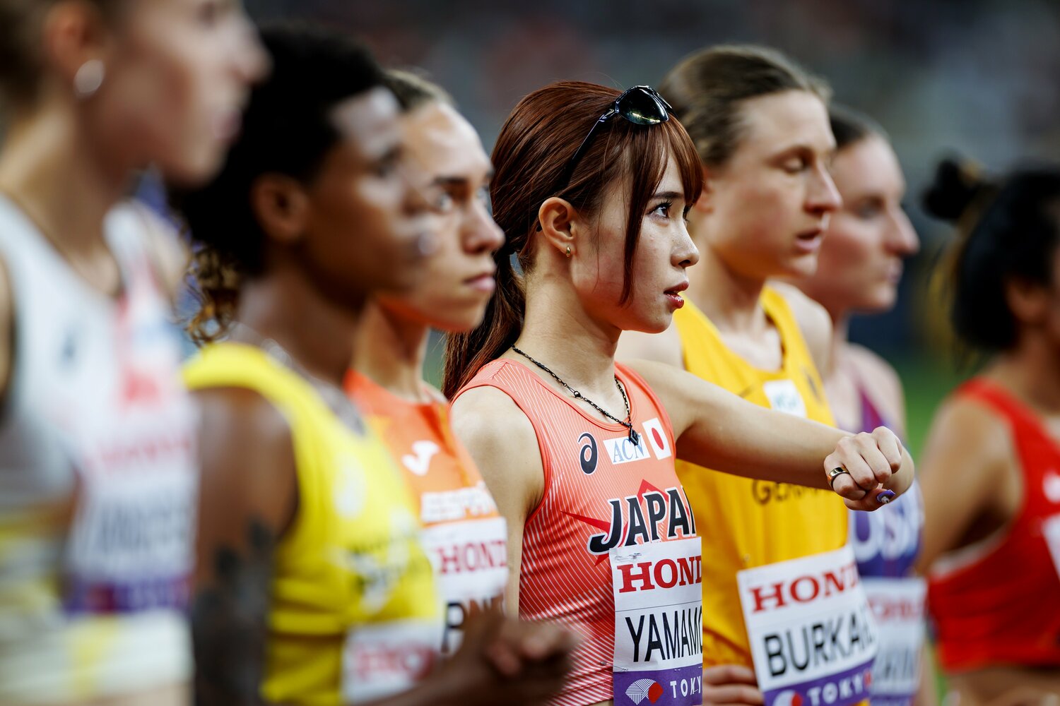 スタート前。山本が左手を見ていたわけは……　©Kiichi Matsumoto