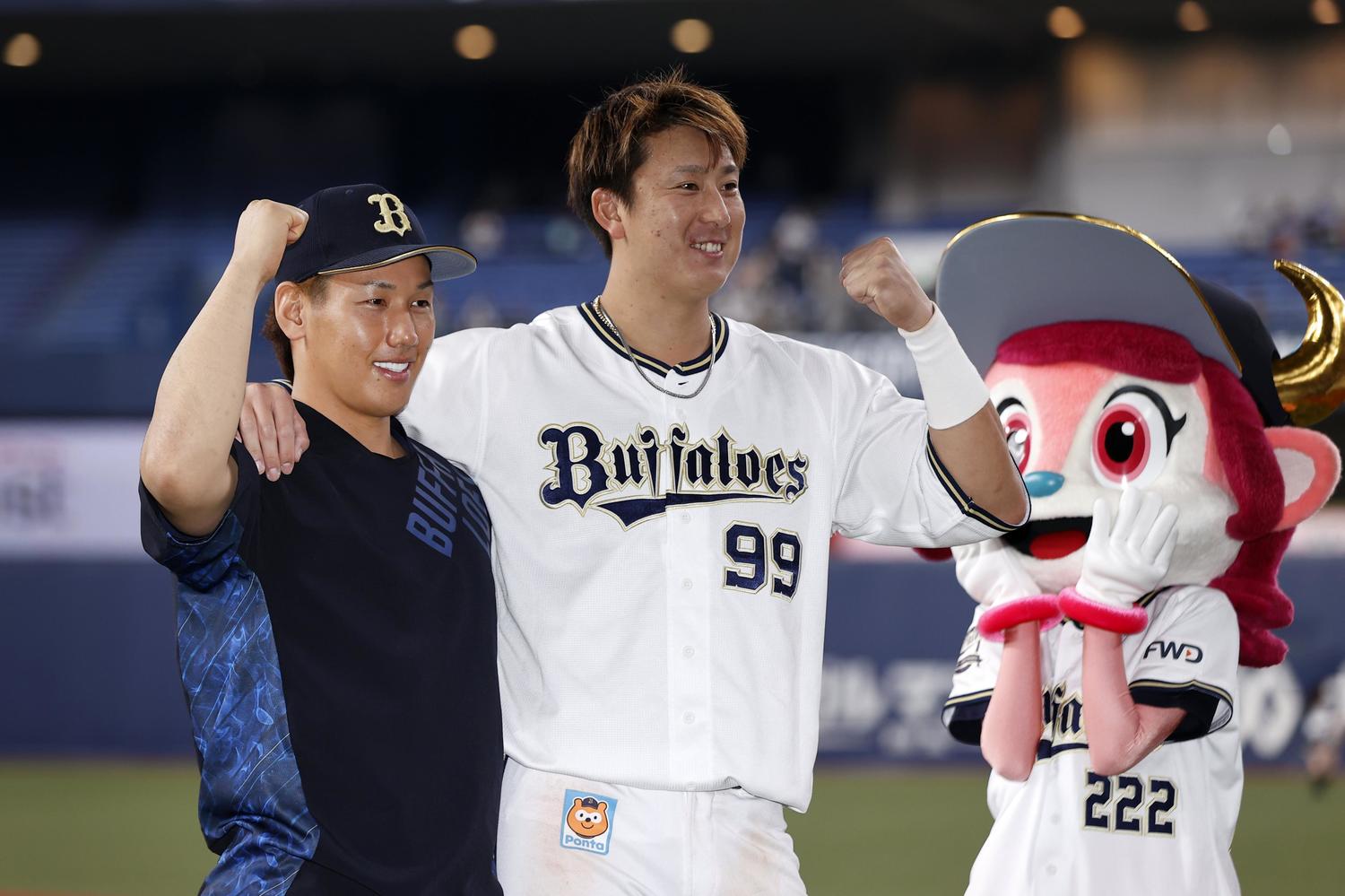 大学の後輩でもある吉田正尚を絶賛する杉本裕太郎 ©︎KYODO