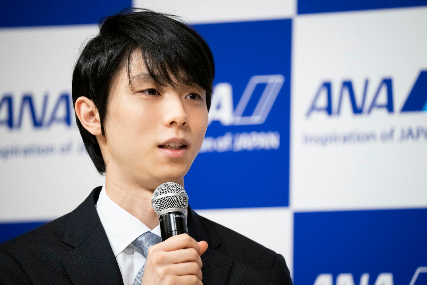 7月19日の記者会見で質問に応える羽生。小さい頃は野球をしたい時期もあったという　©Asami Enomoto