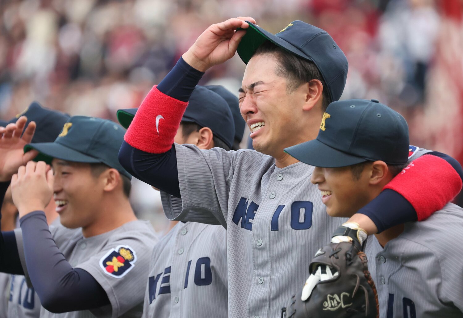 11月10日の東京六大学リーグ・慶早戦、ゲームセットの瞬間、涙を流す清原正吾 ©Sankei Shimbun