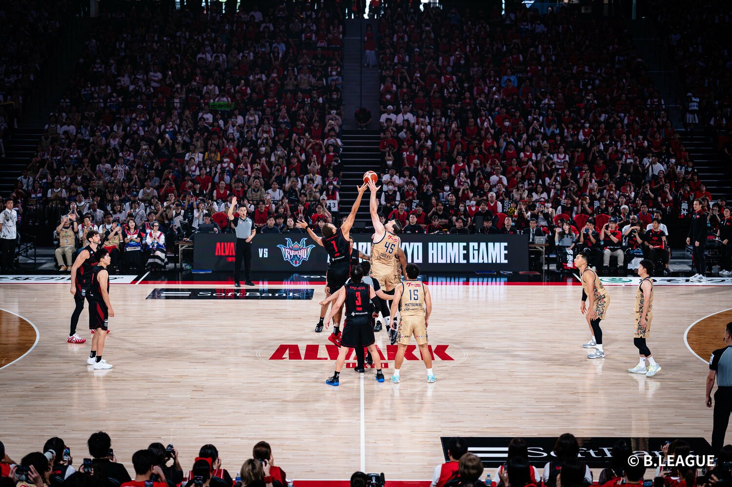 9月22日、TOYOTA ARENA TOKYOで行われた開幕戦。アルバルク東京が琉球ゴールデンキングスを84-73で下した ©︎B.LEAGUE