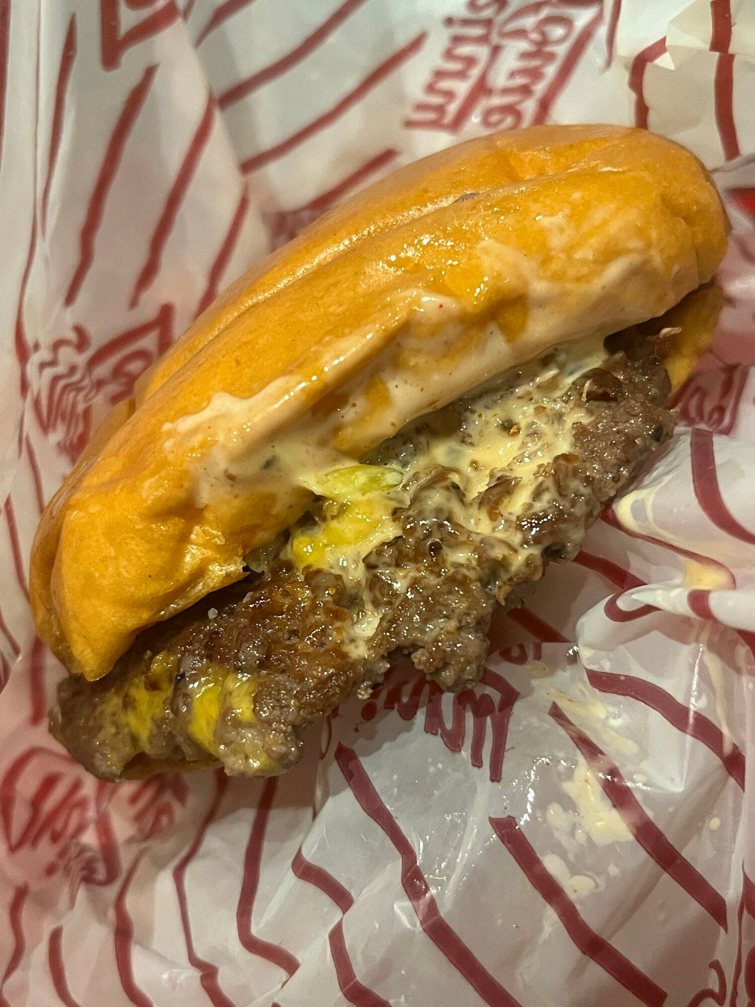 マイアミで食べた一押しのスマッシュバーガー「Skinny Louie」 ©Masashi Hara