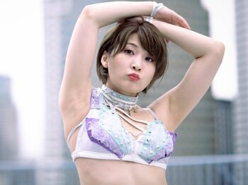 「背中まで見られてる。なんて素敵なんだと」トップ女子レスラー・安納サオリの輝きと“絶対不屈彼女”と呼ばれる理由《特別グラビア》＜Number Web＞ photograph by Takuya Sugiyama