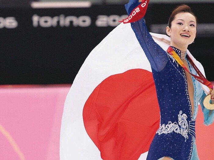 「日本フィギュア史上初の金メダル」荒川静香が五輪直前に下した決断…モロゾフコーチが20年後に明かす“わずか3カ月の舞台裏”「驚きはしたけど…」＜Number Web＞ photograph by Takuya Sugiyama / JMPA