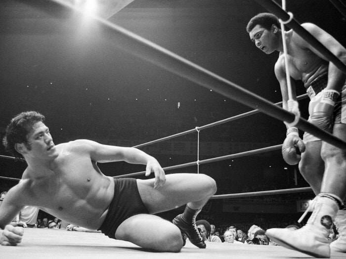 伝説の「猪木-アリ戦」から49年…あの試合は“ガチンコ”だったのか? モハメド・アリが語っていた“肉声テープ”から読み解く「世紀の一戦」のナゾ<Number Web> photograph by JIJI PRESS