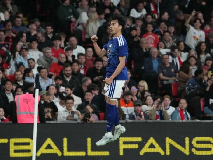 怒るイングランドサポーター「前半からブーイング」敵将トゥヘルは顔を覆い…「それでも日本代表は冷静だった」カメラマンが聖地でとらえた決定的瞬間＜Number Web＞ photograph by Masashi Hara