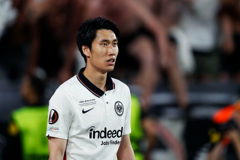 鎌田大地の号泣と“日の丸スパイク”に思い出す4年前の「カタールW杯には絶対出たいですよ」 長谷部誠とのEL優勝写真に“秘められた熱量”とは(44)