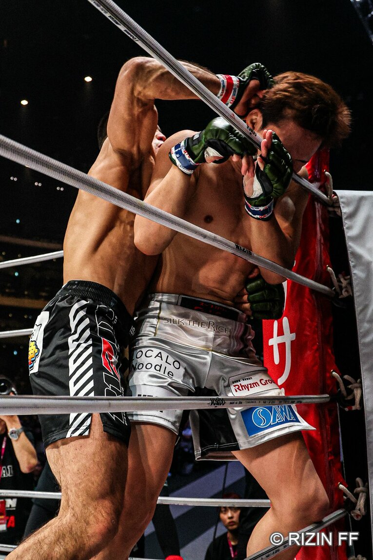 朝倉未来vsシェイドゥラエフ【スワイプするとそのほかの写真もご覧になれます】　©RIZIN FF