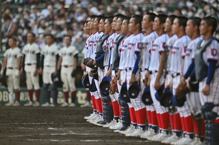 絶対王者・大阪桐蔭に勝利した下関国際ナイン　©Hideki Sugiyama