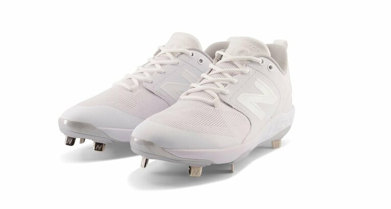 「草野球では大人気」だというニューバランスの野球スパイク（ニューバランスHPより）