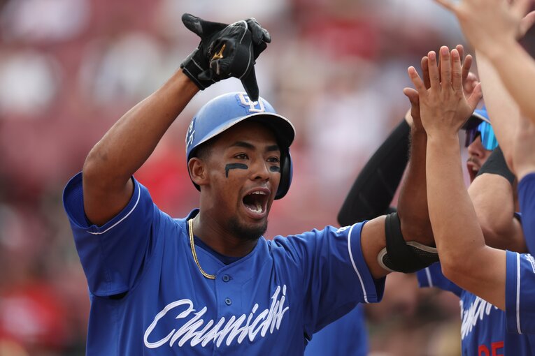 貧打に苦しむ中日で、覚醒の予感を見せている4年目のブライト健太　©JIJI PRESS