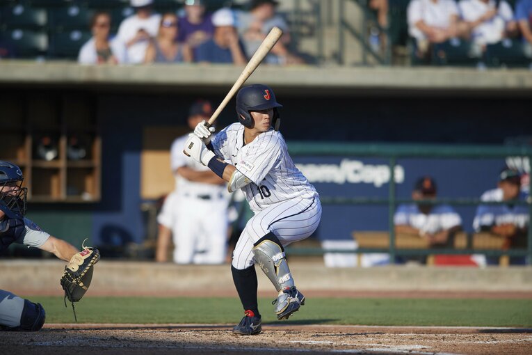 昨年のドラフトで中日3位指名のショート・辻本倫太郎（22歳・仙台大）　©AFLO