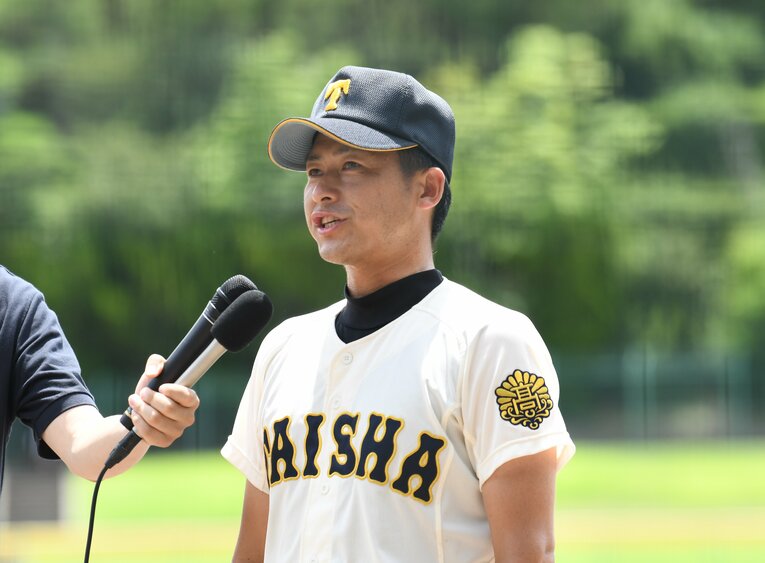 大社を率いる石飛文太監督、42歳 ©Kota Inoue