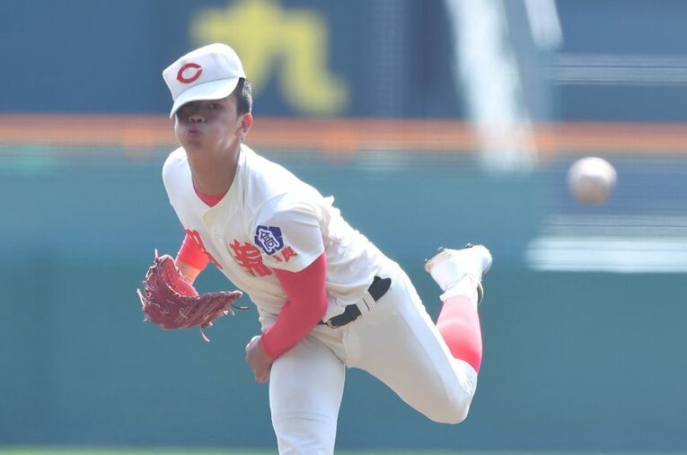 昨秋に続いて大阪桐蔭に勝利した智弁学園。先発左腕・西村王雅の好投と破壊力ある打線で“初戦に強い”優勝候補に競り勝った ／ photograph by Sankei Shimbun