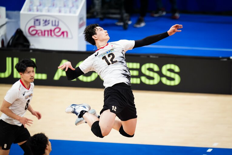 VNL予選ラウンド・カナダ戦で古傷の痛みを発症した高橋藍　©︎Volleyball World