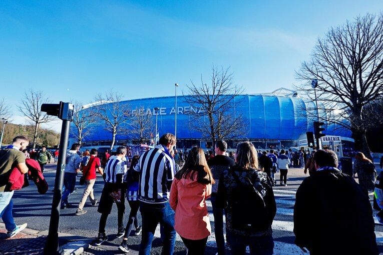 「TAKE 14」ユニ少年の期待に応えて…前髪イメチェン久保建英のW杯後ソシエダ初戦「ゴールへの気迫＋守備」を撮った〈写真多数〉(4)