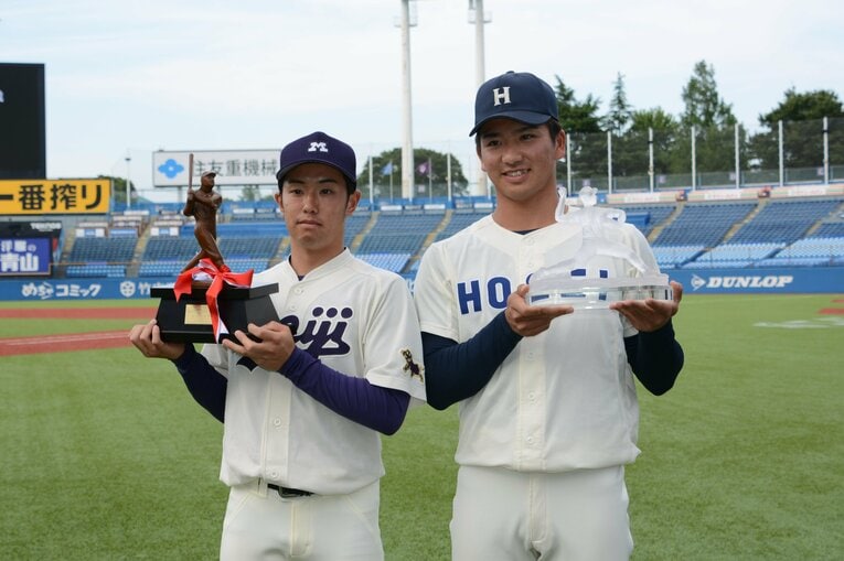 秋季リーグ戦、全日本大学選手権で首位打者を獲得した飯森（左） ©Yoshihiro Ando