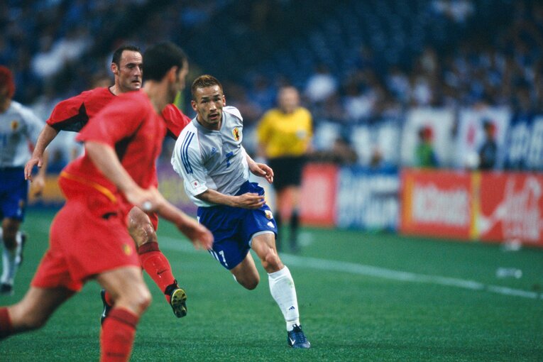 ベルギー戦でプレーする中田英寿　©Naoya Sanuki