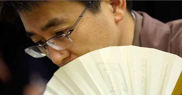 若き羽生さんが将棋じゃなくてトランプで笑顔!? 藤井くん達との激闘、井川慶ナゾ観戦の写真見たことある?