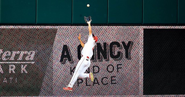 秋山翔吾、レフト起用も前向きに。生命線の守備で引き寄せた復調。~実り多きMLBの一年目~