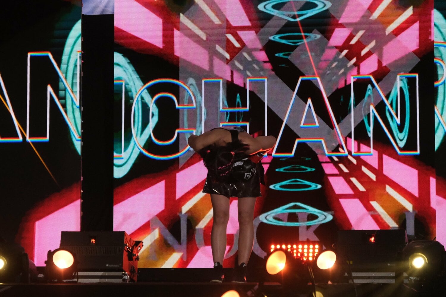 ぱんちゃん璃奈は深々と頭を下げて入場