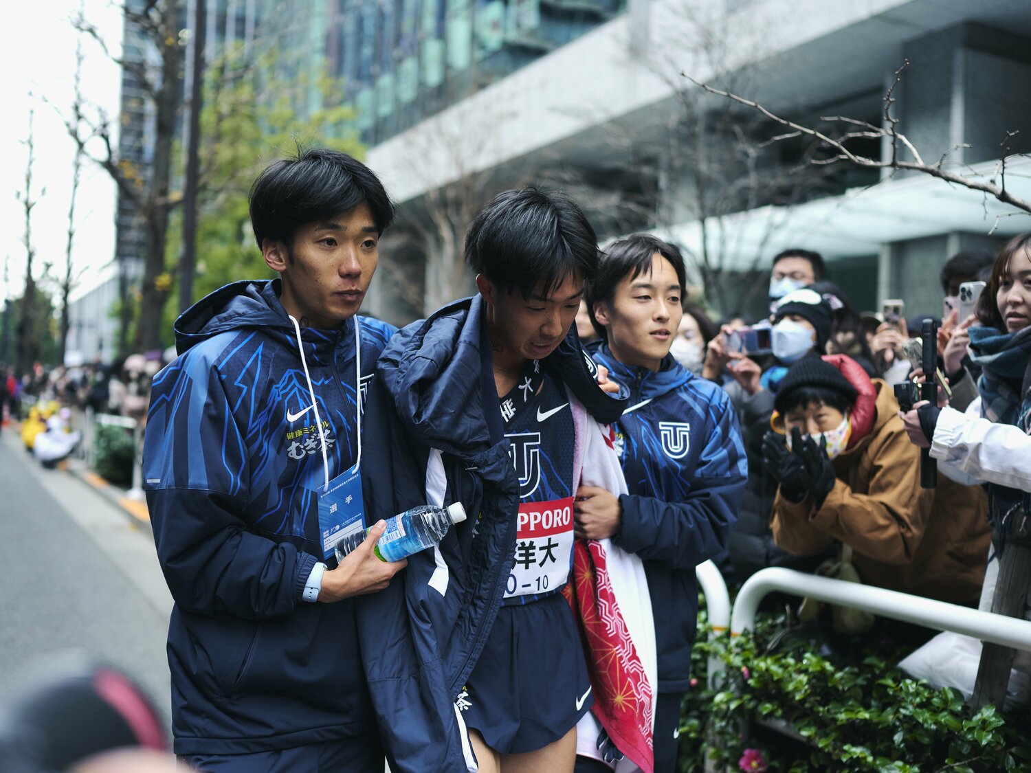 駅伝主将の松山（一番右）　©Yuki Suenaga