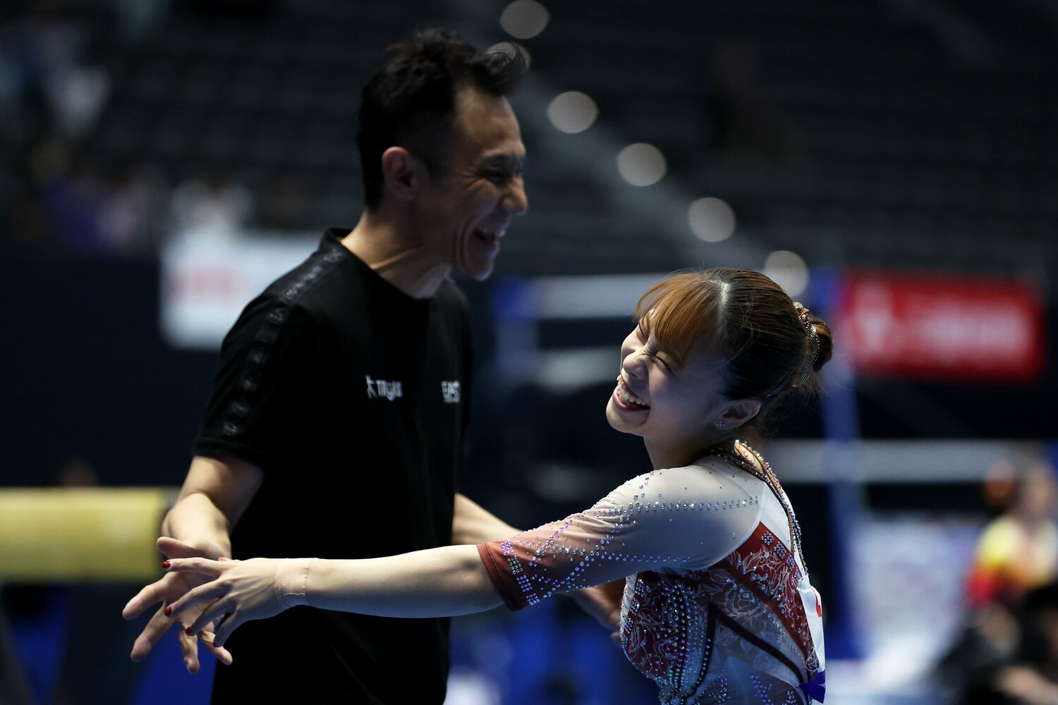 NHK杯にて、大野和邦監督と　©Getty Images