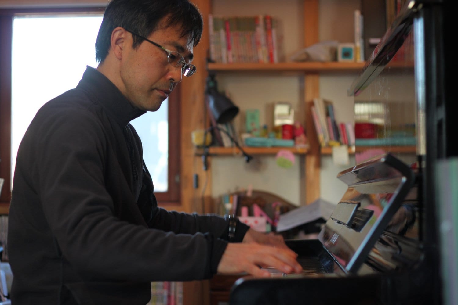 「ピアノが山へ行けない時間を埋めてくれました」と語った栗秋 ©Kei Nakamura