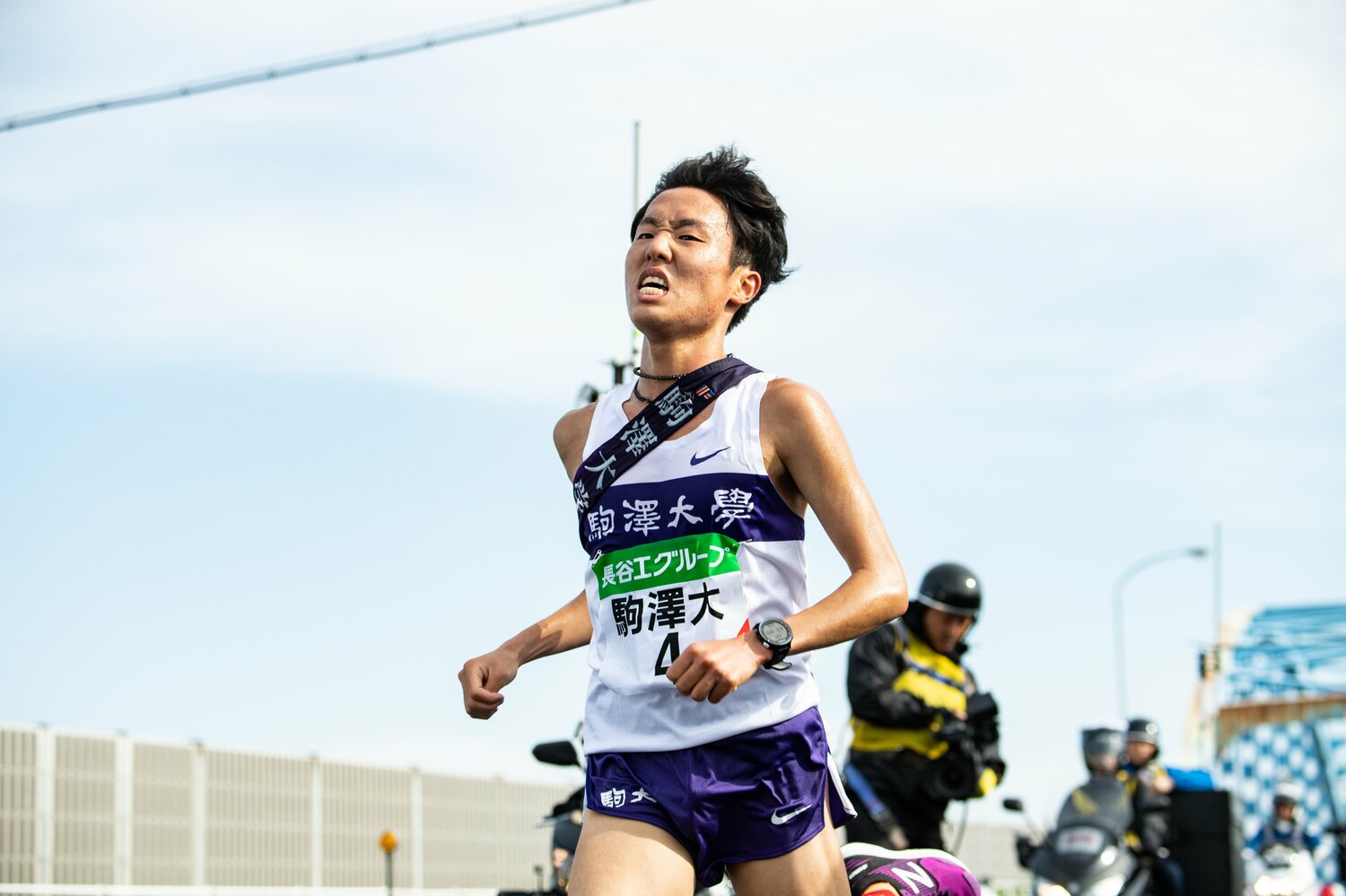 2019年全日本大学駅伝、苦しげな表情を浮かべながら駆ける神戸　©Shigeki Yamamoto