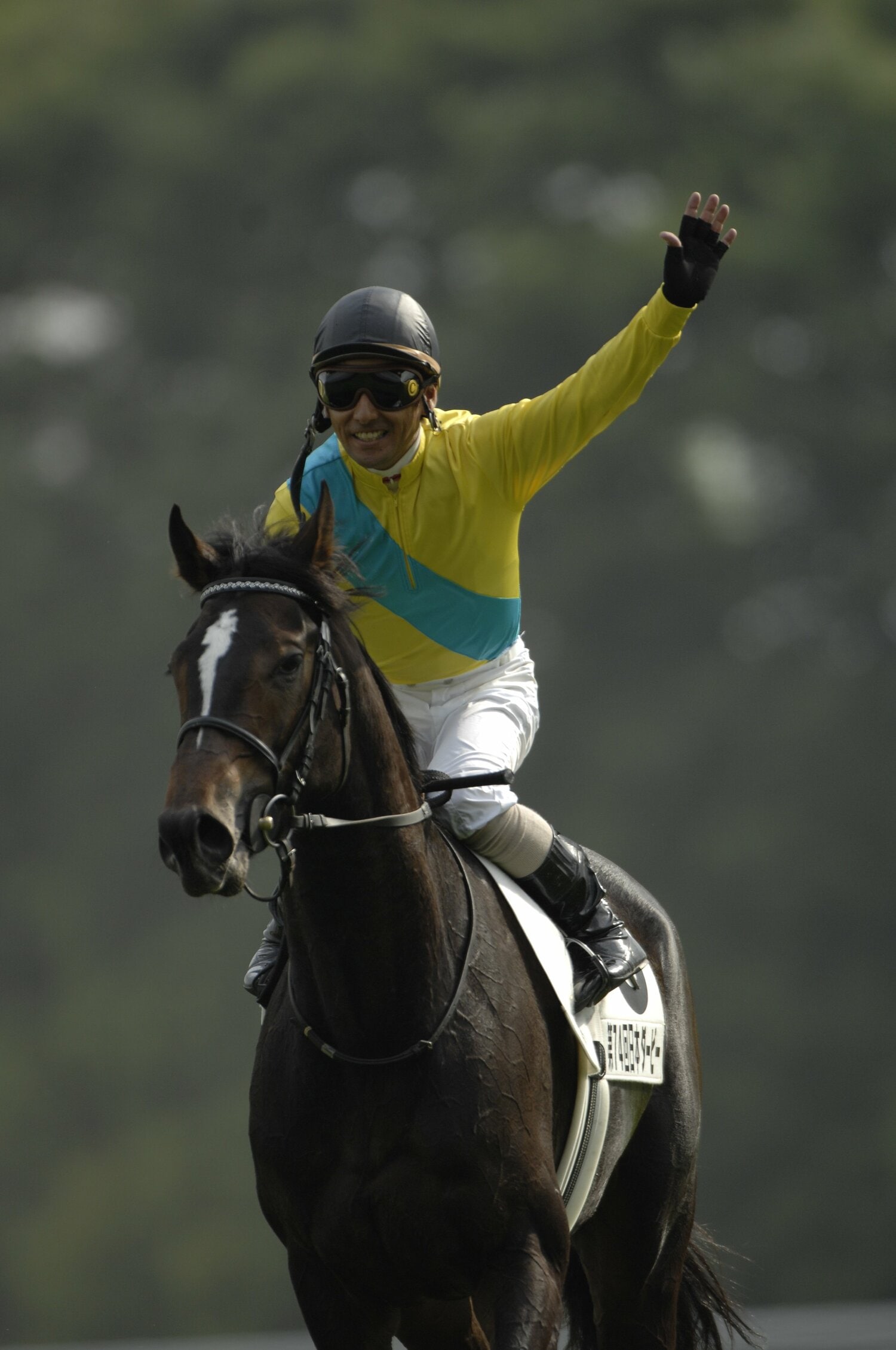 64年ぶりで戦後初、牝馬のダービー馬が誕生した瞬間　©Keiji Ishikawa