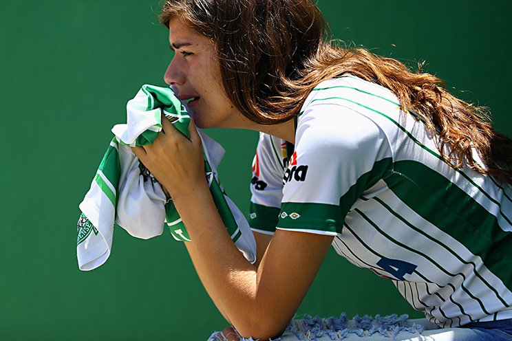 涙を流す女性サポーター©Getty Images