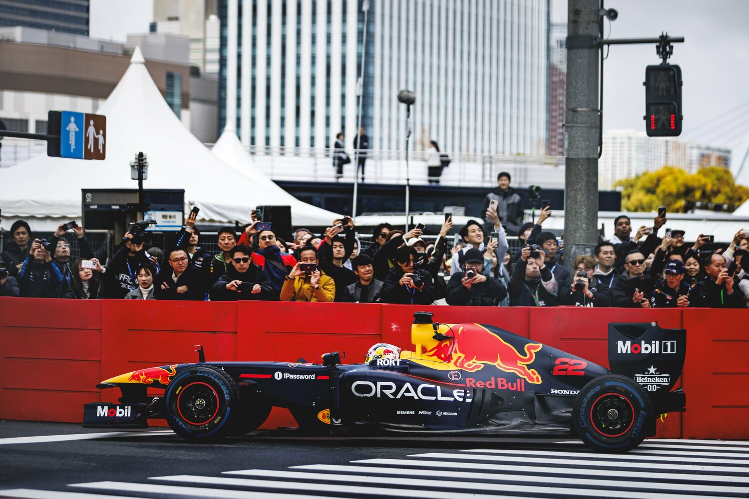 ファン、メディアが詰めかけたお台場のショーラン　©Kiichi Matsumoto