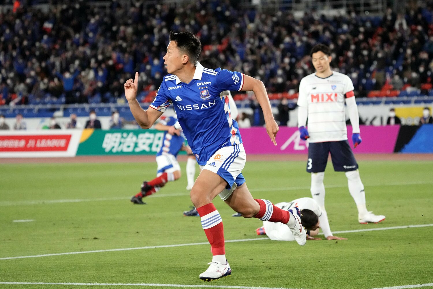 西村拓真は第19節終了時点で7得点。「1.5列目」の選手として新境地を開拓している ©Getty Images