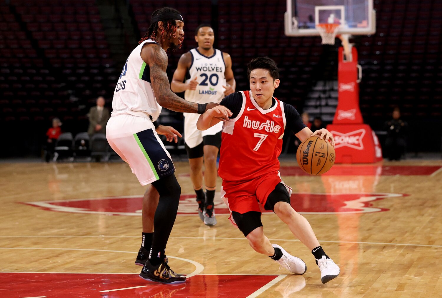 ハッスルでは「7番」を背負う河村勇輝　©︎Joe Murphy/NBAE via Getty Images