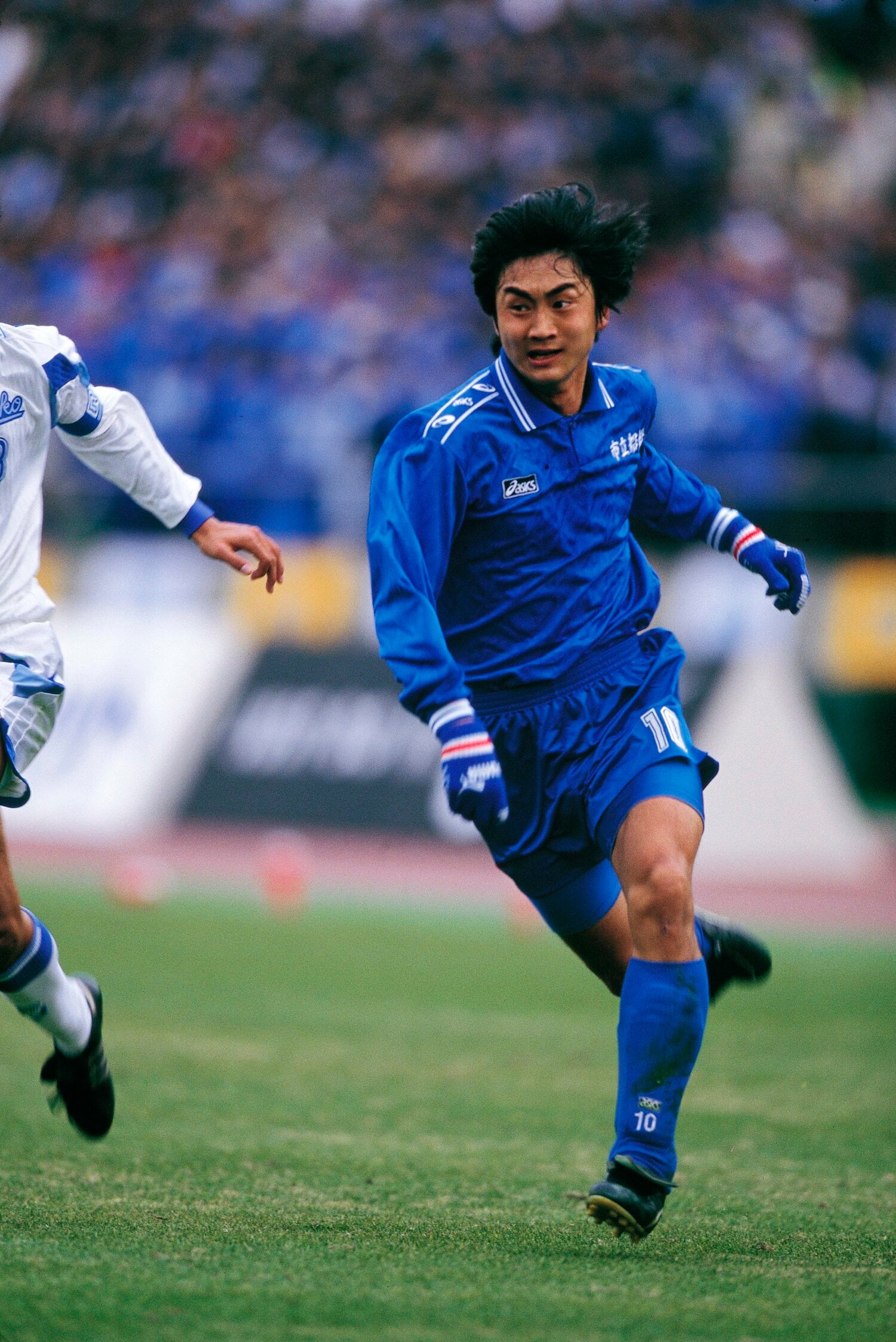 第75回全国高校サッカー選手権・決勝で中村俊輔を擁する桐光学園高を決勝で破り、自身2度目の優勝を飾った市立船橋高・北嶋秀朗。得点王に輝いた　©︎Koji Aoki/AFLO SPORT