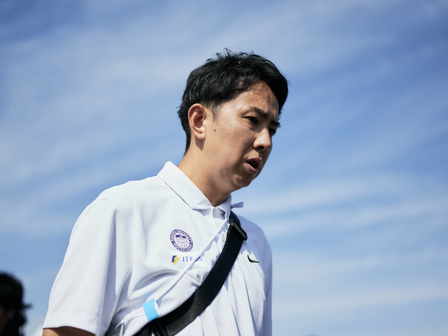 13位での落選が決まり、項垂れる立大の高林監督　©Yuki Suenaga