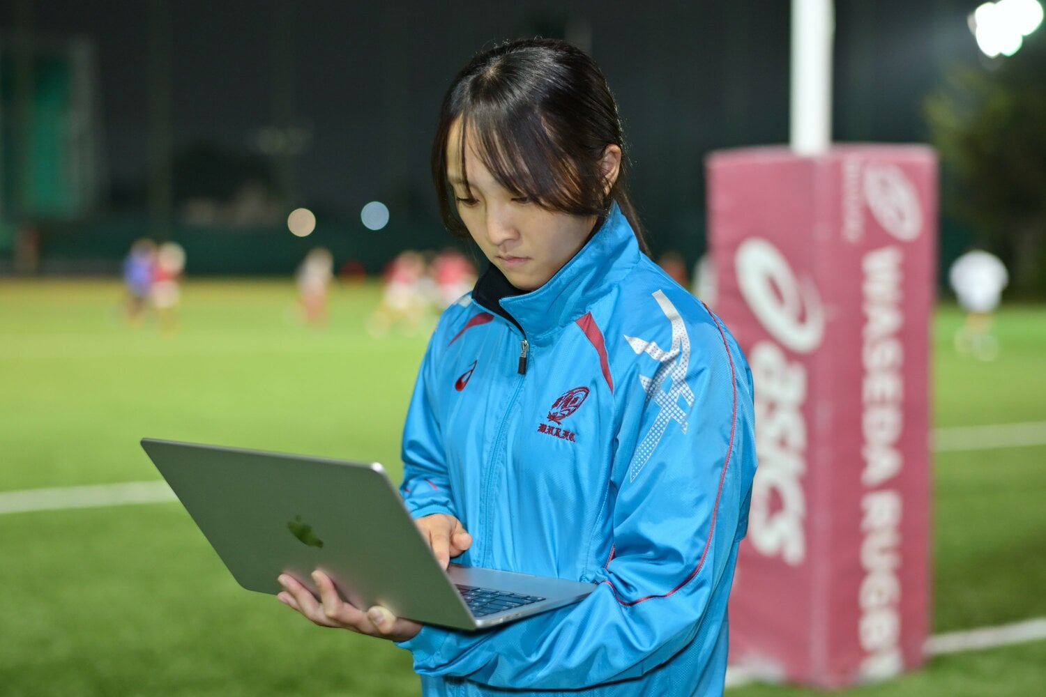 苦手だったPCの操作も、努力の甲斐あっていまではスムーズになった　©Hiedeki Sugiyama