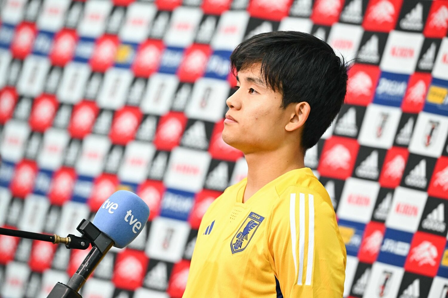 取材に応じる久保　©Takuya Kaneko/JMPA