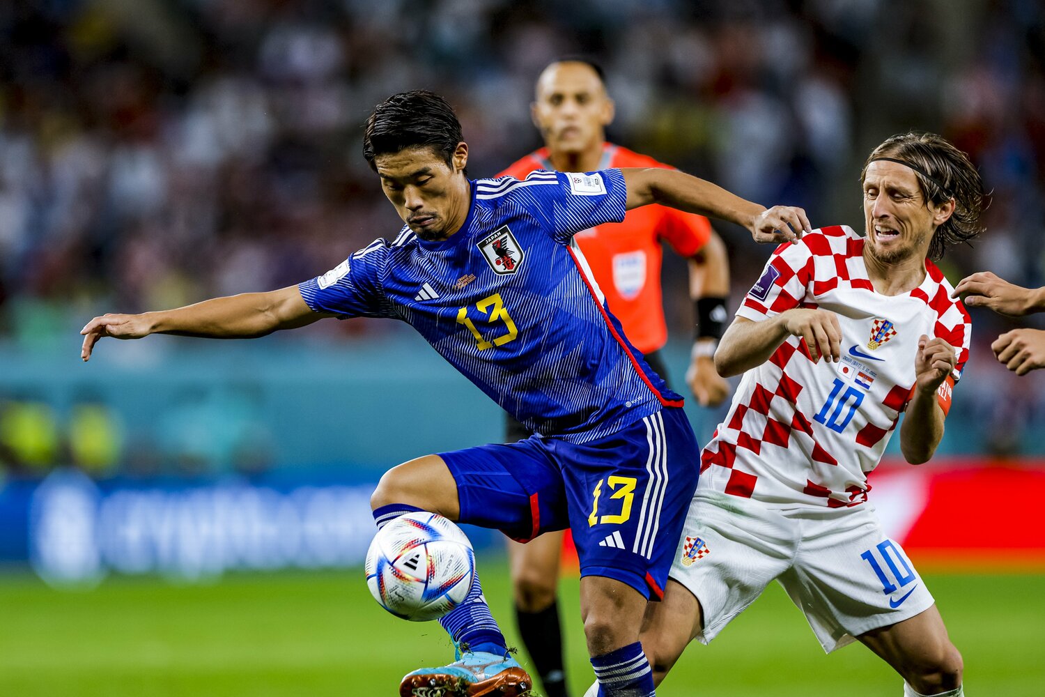 カタールW杯、モドリッチとのデュエル　©Kiichi Matsumoto／JMPA