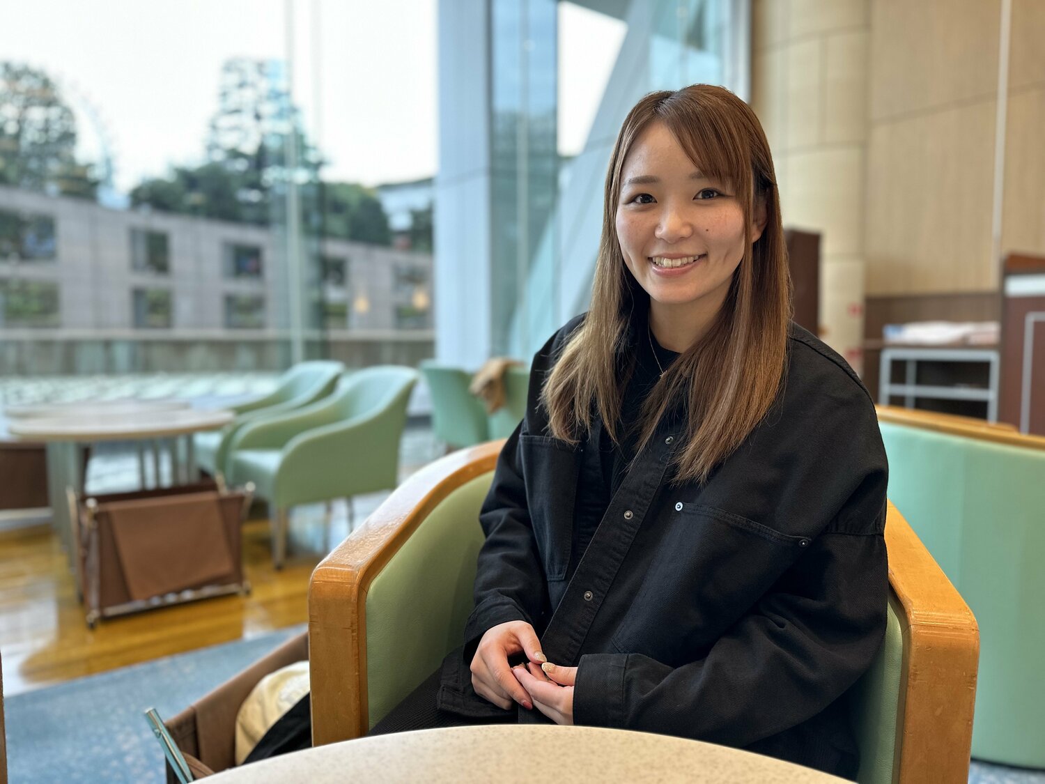 インタビューに応じるSareee ©Gantz Horie