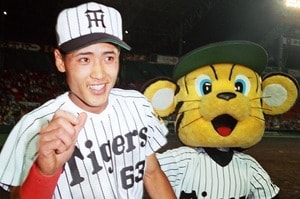 18年前の新庄剛志、巨人・原監督から電話オファーも「これからはパリーグです！」振り返れば28歳新庄は“12億円”を捨て、“2200万円”を選んだ