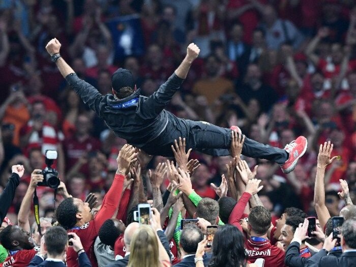 歓喜の「You'll Never Walk Alone」。リバプールCL制覇にクロップも万感。＜Number Web＞ photograph by Getty Images