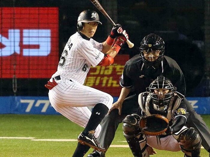 ロッテ岡田、1771打席連続ノーアーチ。一発への微かな憧れと、貫く“仕事”。＜Number Web＞ photograph by NIKKAN SPORTS