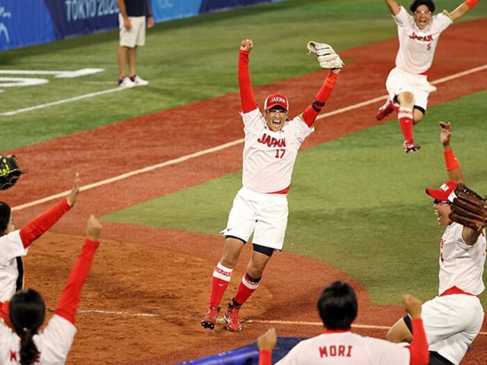 上野由岐子39歳が号泣「またソフトボールはなくなってしまいますが…」13年越しの金メダル連覇 解説の宇津木妙子氏も「おーいよくやったー!」〈東京五輪〉<Number Web> photograph by Yuichi Masuda/Getty Images