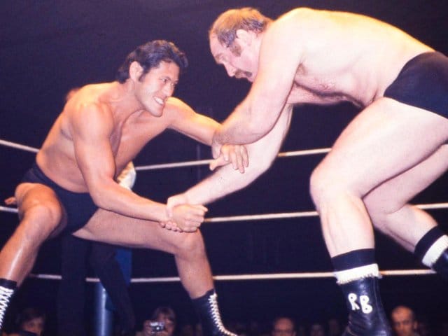 右肩から骨が飛び出し…」“テレビ中継されなかった”アントニオ猪木の大