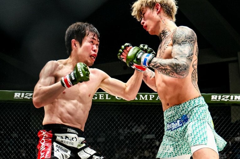 平本蓮に判定負けとなった弥益ドミネーター聡志（左） ／ photograph by RIZIN FF Susumu Nagao